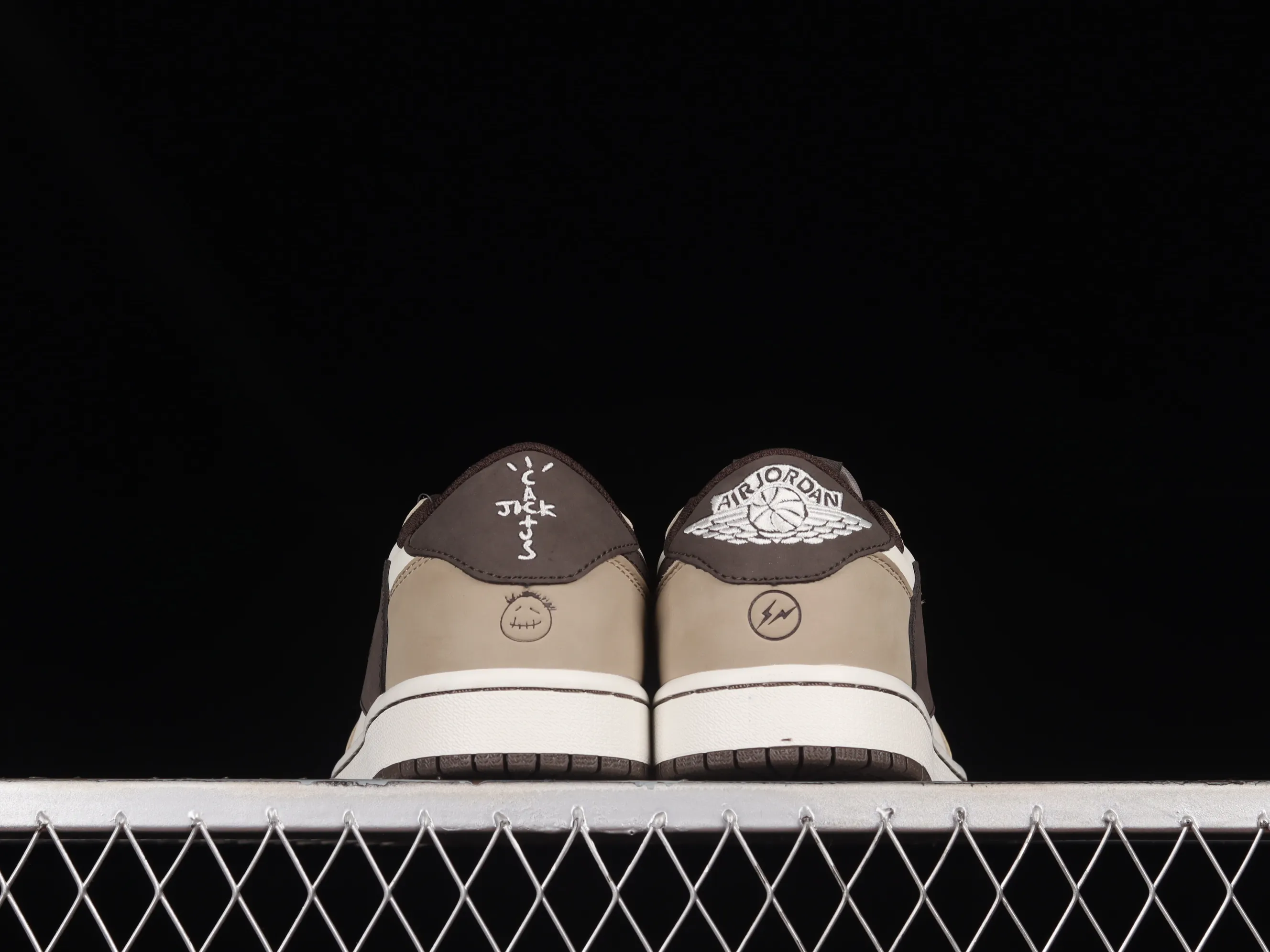 All Categories Air Jordan Jordan Series Basketball Shoes Air Jordan 1 Low Travis Scott x Air Jordan 1 Low OG AJ1 Joe 1 Reversed Overhook Joint Style Casual Sports Basketball Shoes DM7866-886